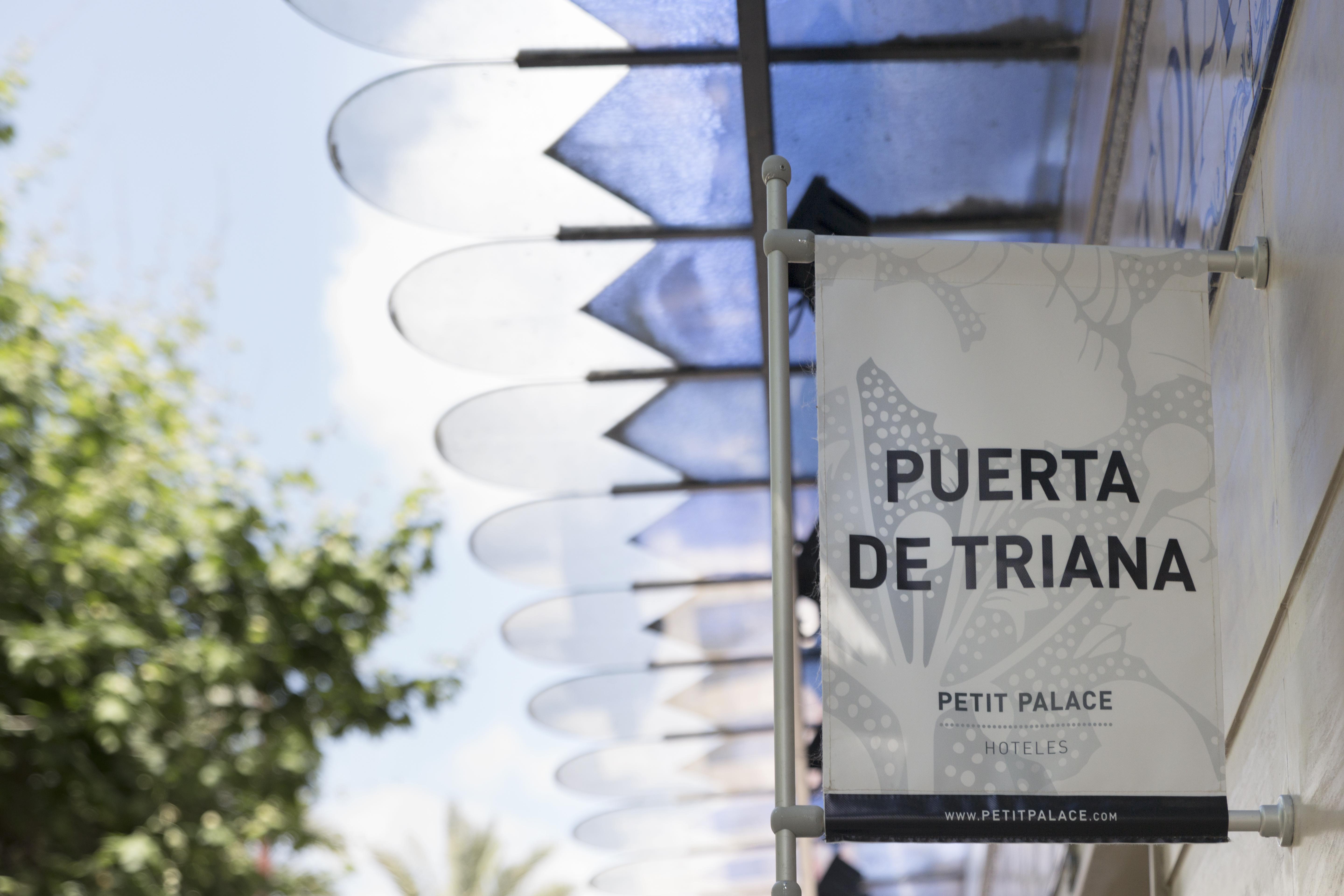 Petit Palace Puerta De Triana Siviglia Esterno foto